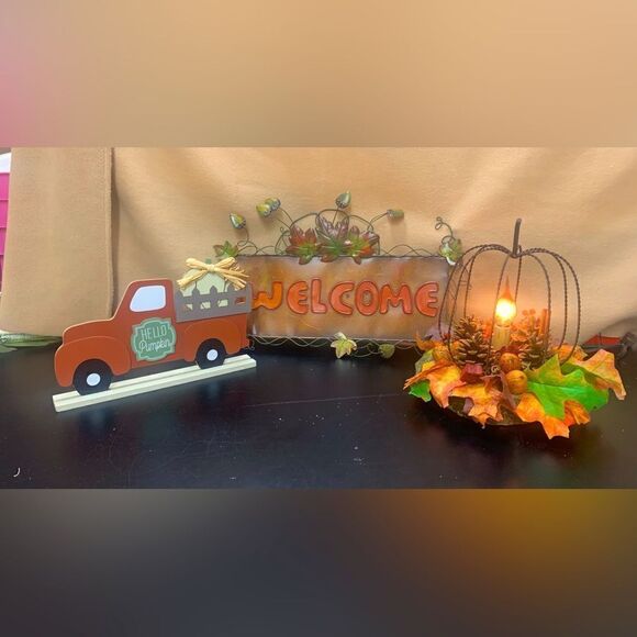 Fall decor. Inv 303 - Picture 1 of 1